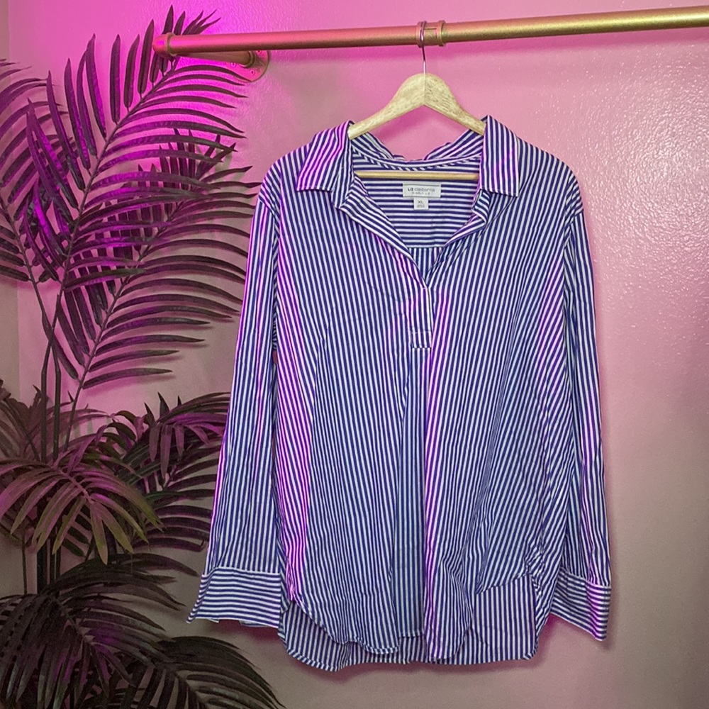 LIZ CLAIBORNE- STRIPED BUTTON DOWN SHIRT - BLUE & WHITE
